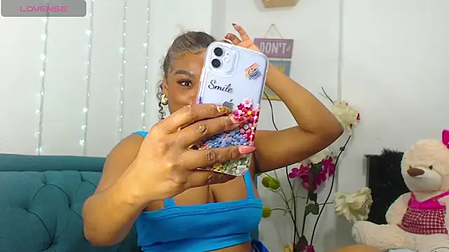 Snapshot of gianna_smith chatting on February 13, 12:43 pm gianna smith online show from February 13, 12:43 pm