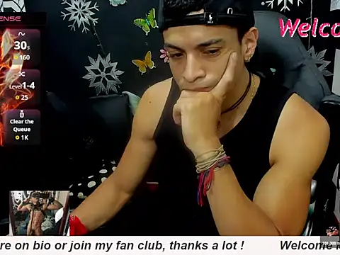 Snapshot of MikeRose94 chatting on October 13, 7:03 pm MikeRose94 online show from October 13, 7:03 pm