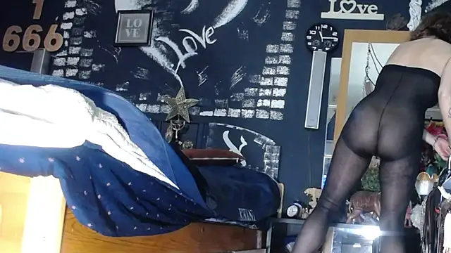 Snapshot of Katrin_miss chatting on December 5, 9:17 am Katrin miss online show from December 5, 9:17 am