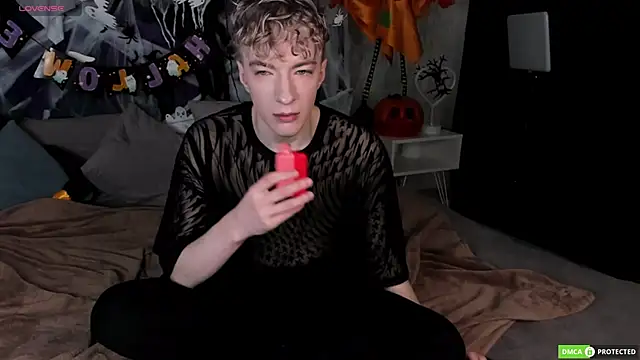 Snapshot of TrevorBenson chatting on November 1, 6:15 am TrevorBenson online show from November 1, 6:15 am