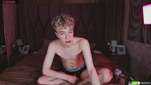 Snapshot of TrevorBenson chatting on November 13, 4:00 am TrevorBenson online show from November 13, 4:00 am