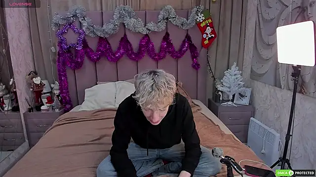 Snapshot of TrevorBenson chatting on December 15, 3:22 am TrevorBenson online show from December 15, 3:22 am