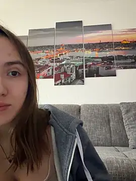 Snapshot of EmilyWi_ chatting on November 14, 1:43 pm EmilyWi online show from November 14, 1:43 pm