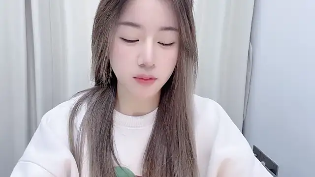 chloe-01 online show from December 14, 12:23 pm