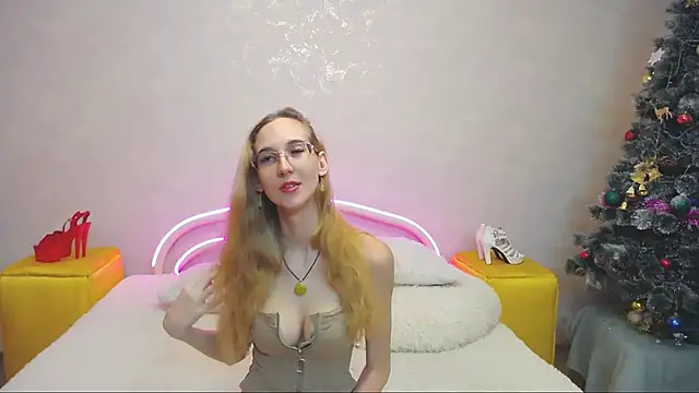 Snapshot of KlaryBrait chatting on January 19, 9:11 am KlaryBrait online show from January 19, 9:11 am