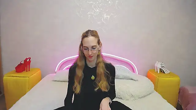 Snapshot of KlaryBrait chatting on January 21, 6:33 am KlaryBrait online show from January 21, 6:33 am