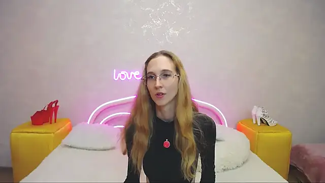 Snapshot of KlaryBrait chatting on January 22, 11:34 am KlaryBrait online show from January 22, 11:34 am