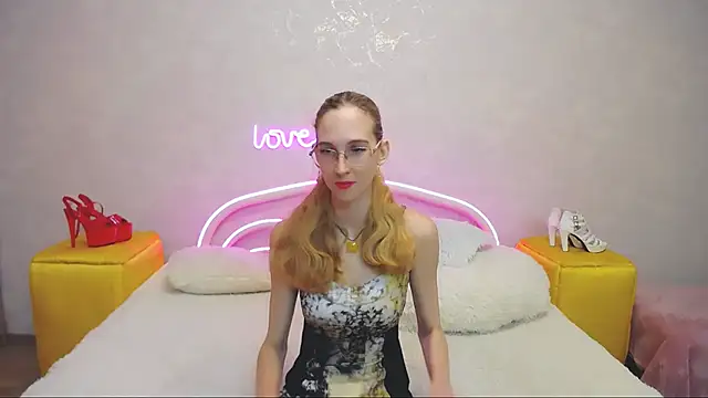 Snapshot of KlaryBrait chatting on January 24, 10:21 am KlaryBrait online show from January 24, 10:21 am