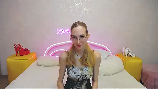 Snapshot of KlaryBrait chatting on January 24, 1:36 pm KlaryBrait online show from January 24, 1:36 pm
