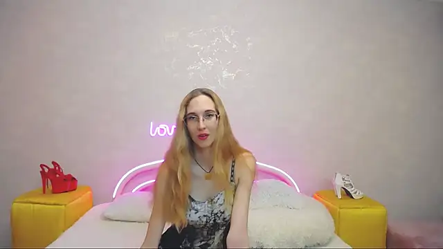 Snapshot of KlaryBrait chatting on January 26, 10:23 am KlaryBrait online show from January 26, 10:23 am