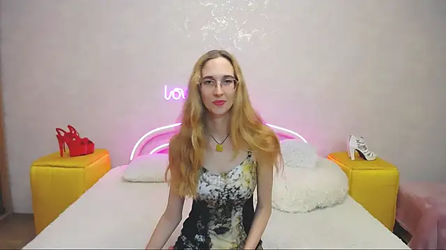 Snapshot of KlaryBrait chatting on January 26, 4:30 pm KlaryBrait online show from January 26, 4:30 pm
