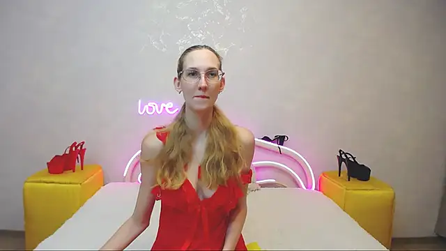 Snapshot of KlaryBrait chatting on March 1, 4:33 pm KlaryBrait online show from March 1, 4:33 pm