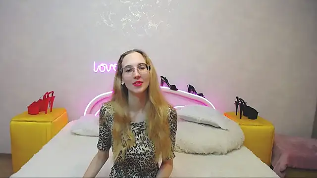 Snapshot of KlaryBrait chatting on March 5, 2:12 pm KlaryBrait online show from March 5, 2:12 pm