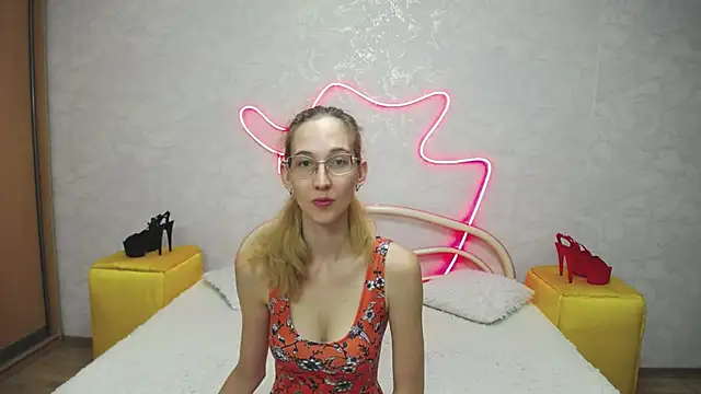 Snapshot of KlaryBrait chatting on September 20, 4:46 am KlaryBrait online show from September 20, 4:46 am