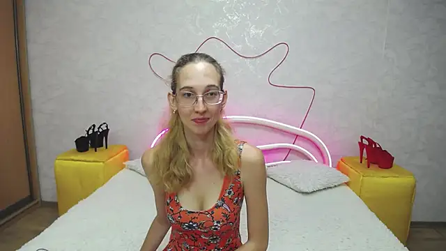 Snapshot of KlaryBrait chatting on September 21, 6:04 am KlaryBrait online show from September 21, 6:04 am