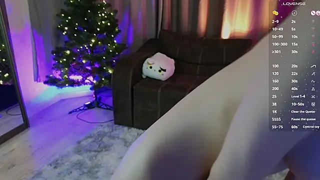 UrLittleVikky online show from December 20, 8:01 pm