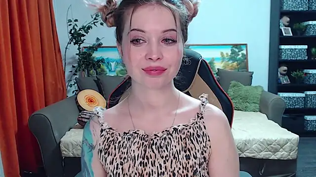 Snapshot of SYKE chatting on December 2, 5:59 am SYKE online show from December 2, 5:59 am