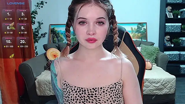 Snapshot of SYKE chatting on December 10, 6:33 am SYKE online show from December 10, 6:33 am