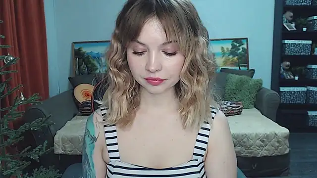 Snapshot of SYKE chatting on January 4, 3:50 am SYKE online show from January 4, 3:50 am