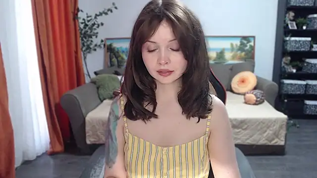 Snapshot of SYKE chatting on March 14, 5:48 am SYKE online show from March 14, 5:48 am