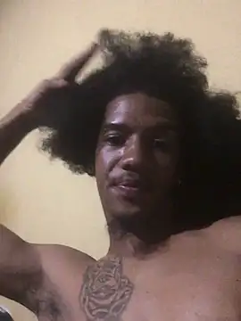 Snapshot of lionheart05 chatting on December 10, 7:22 pm lionheart05 online show from December 10, 7:22 pm