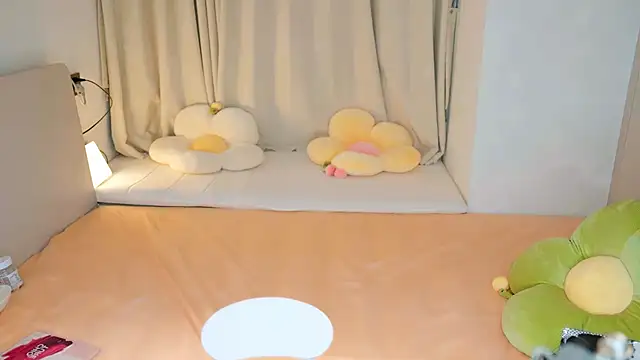 Eimile online show from December 16, 6:05 pm