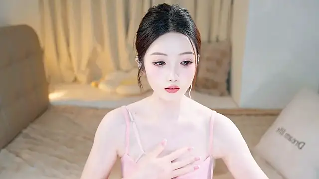 Eimile online show from March 7, 6:11 pm