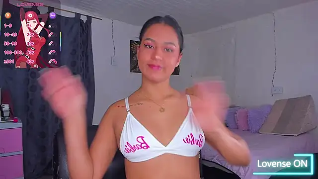 Snapshot of Laura-mayer chatting on October 26, 2:50 am Laura-mayer online show from October 26, 2:50 am