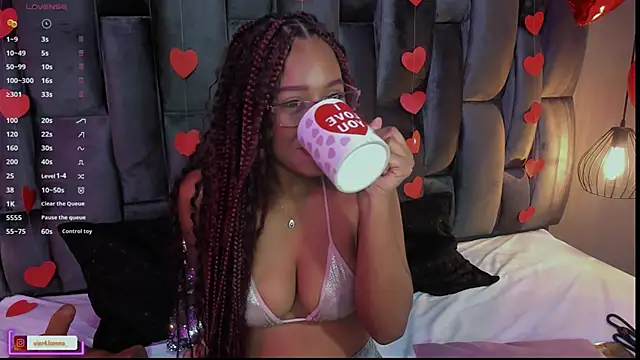 Snapshot of Lorena_Vieira_ chatting on February 13, 10:54 pm Lorena Vieira online show from February 13, 10:54 pm