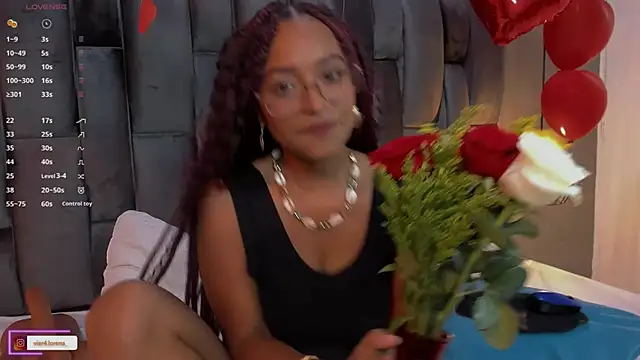 Snapshot of Lorena_Vieira_ chatting on February 15, 8:33 pm Lorena Vieira online show from February 15, 8:33 pm