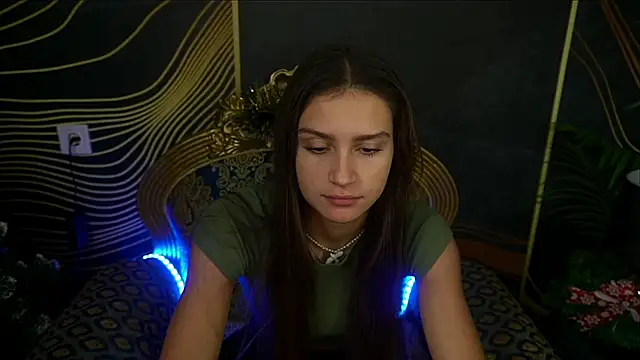 ValeryRoyale online show from December 15, 9:45 am