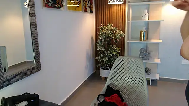 Dalila Sky online show from February 23, 6:05 pm