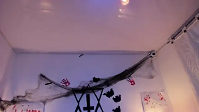 Snapshot of LunaSmitt chatting on October 16, 11:55 am LunaSmitt online show from October 16, 11:55 am