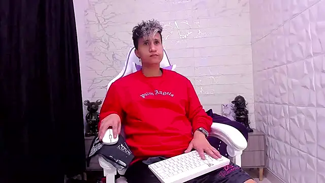 Snapshot of Im_Milan_Rs chatting on February 4, 12:19 am Im Milan Rs online show from February 4, 12:19 am
