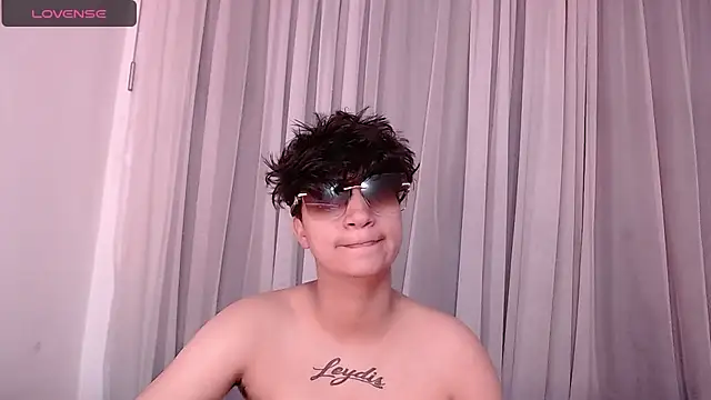 Snapshot of Im_Milan_Rs chatting on November 13, 4:22 am Im Milan Rs online show from November 13, 4:22 am