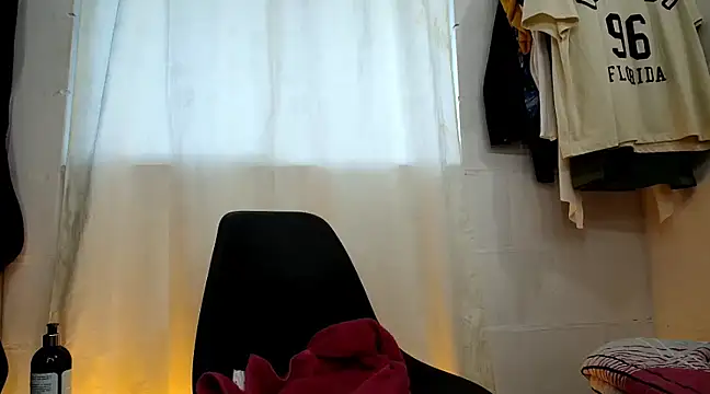 Snapshot of Bodyxx23 chatting on January 16, 10:55 pm Bodyxx23 online show from January 16, 10:55 pm