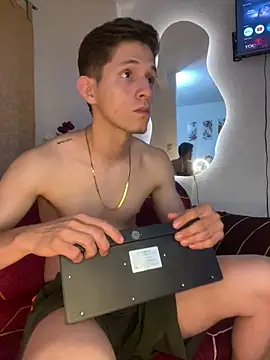 Snapshot of Bodyxx23 chatting on October 18, 11:05 pm Bodyxx23 online show from October 18, 11:05 pm