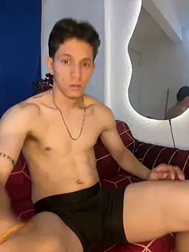 Snapshot of Bodyxx23 chatting on December 3, 12:51 am Bodyxx23 online show from December 3, 12:51 am