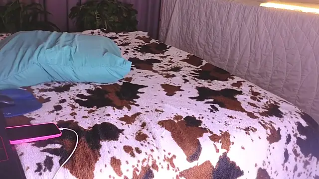 missnew2 online show from November 8, 5:40 am