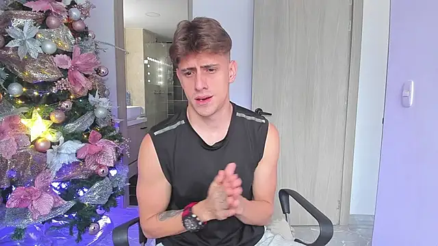 Snapshot of Jasperjoness chatting on December 13, 9:52 pm Jasperjoness online show from December 13, 9:52 pm