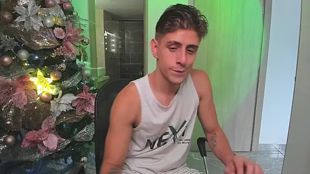 Snapshot of Jasperjoness chatting on December 16, 8:58 pm Jasperjoness online show from December 16, 8:58 pm