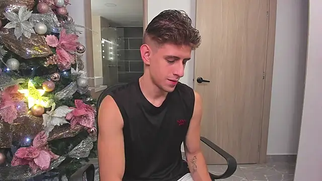 Snapshot of Jasperjoness chatting on December 17, 10:12 am Jasperjoness online show from December 17, 10:12 am