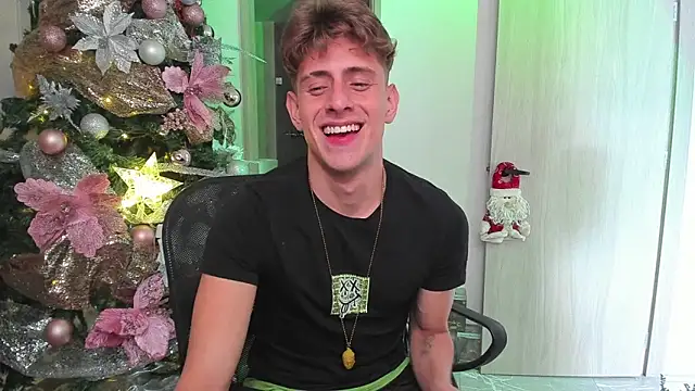 Snapshot of Jasperjoness chatting on December 18, 5:52 pm Jasperjoness online show from December 18, 5:52 pm