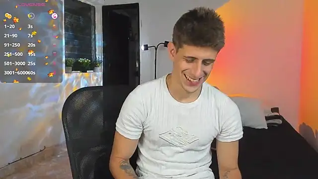 Snapshot of Jasperjoness chatting on October 27, 9:46 am Jasperjoness online show from October 27, 9:46 am