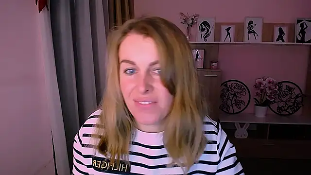 Hot Milady online show from December 18, 8:09 am