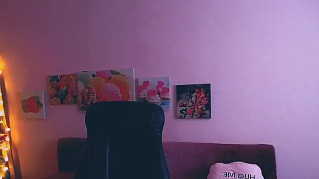 Hot Milady online show from February 6, 7:35 am