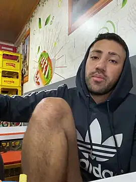 JuanZapata33 online show from December 6, 9:24 pm