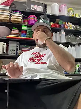 JuanZapata33 online show from January 21, 6:34 pm