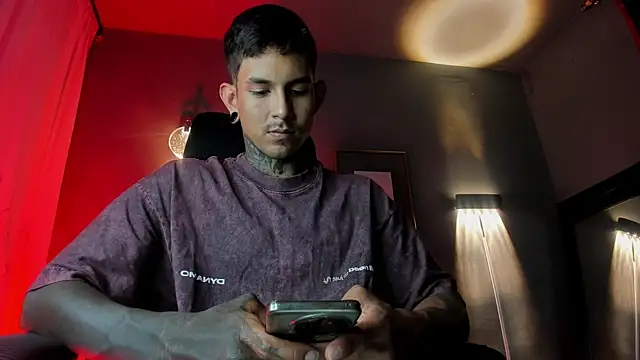 Travistanner 28 online show from April 5, 11:24 pm