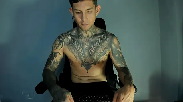 Travistanner 28 online show from April 17, 10:24 pm